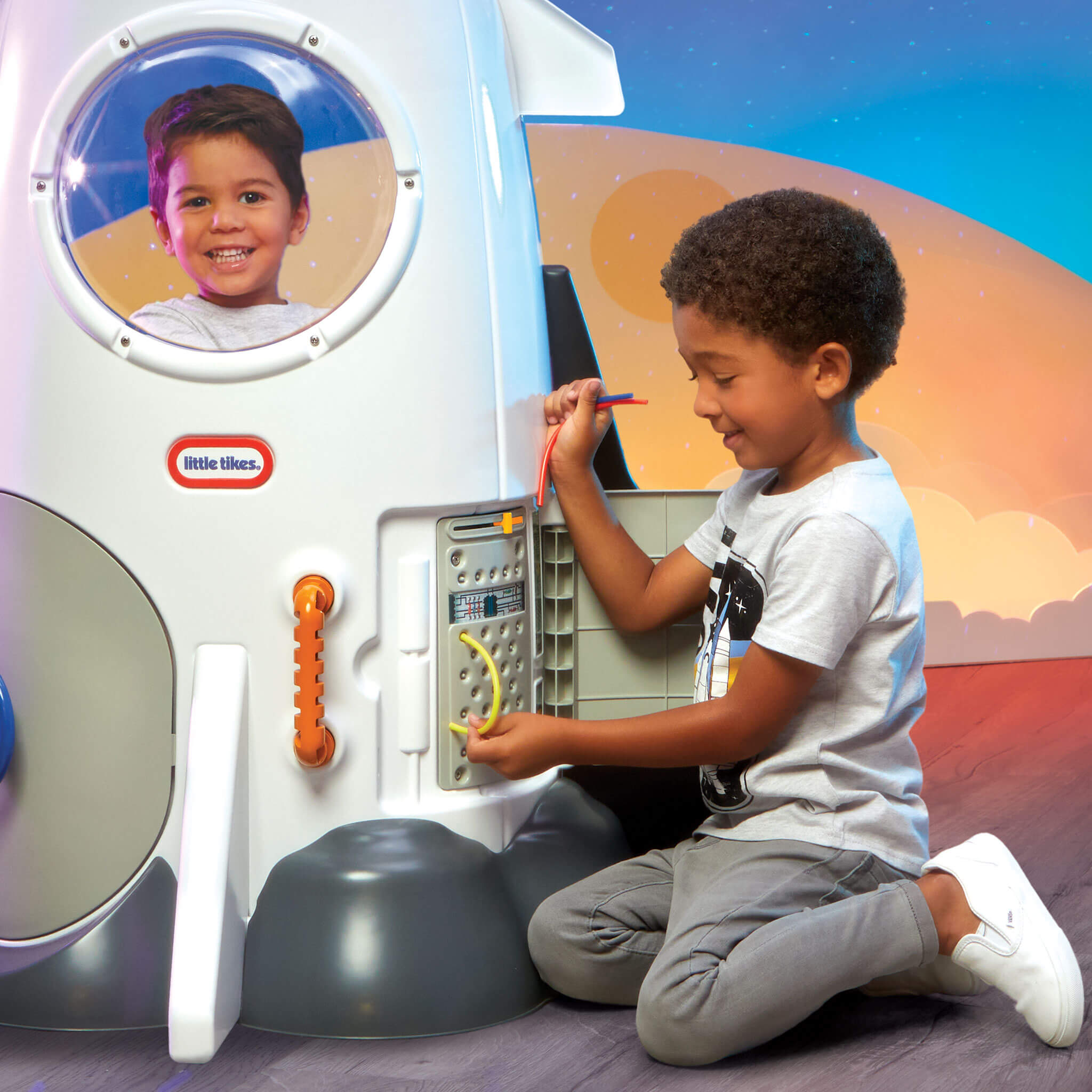 Adventure Rocket – Interactive Space Rocket Playset with Lights and Sound
