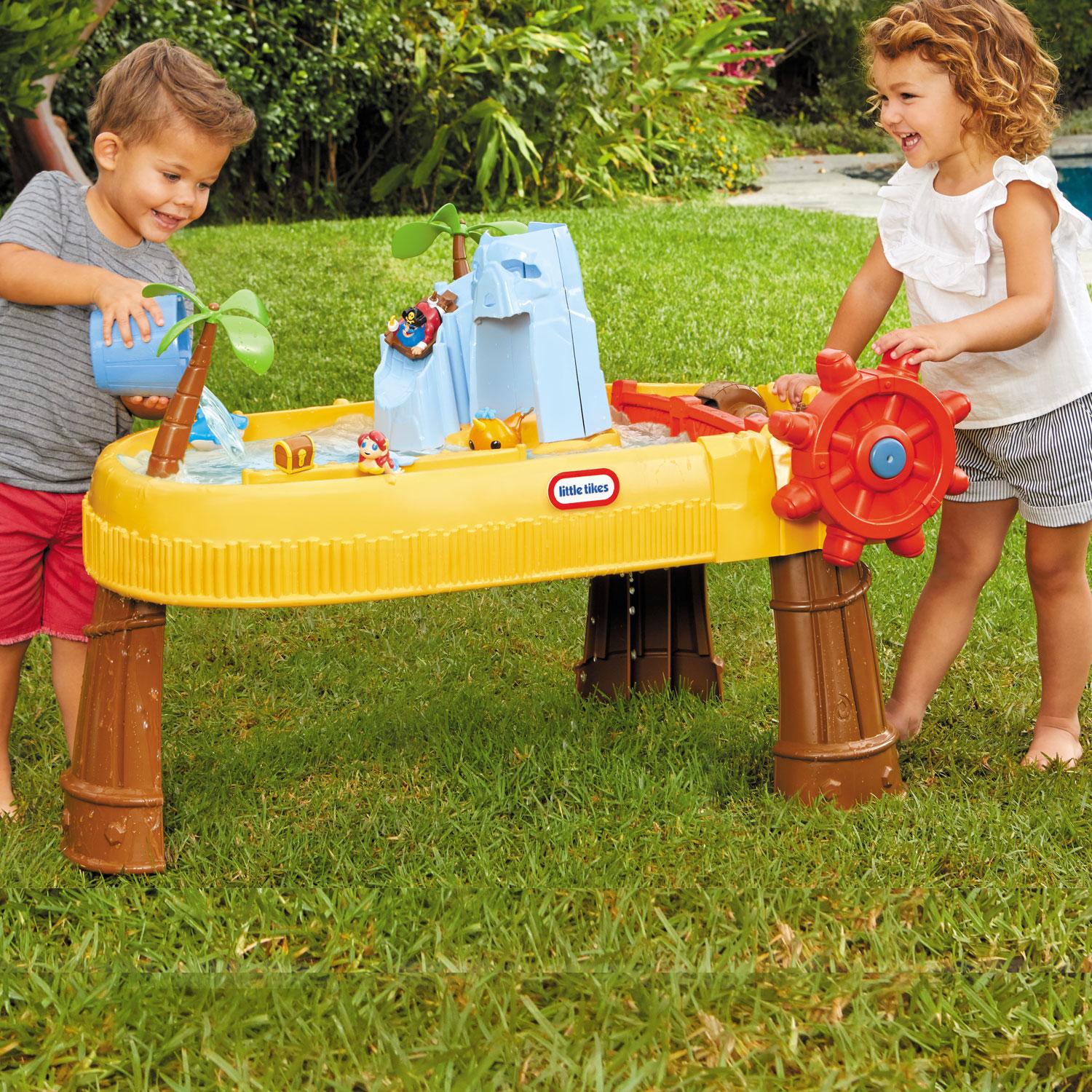 Island Wavemaker™ Water Table