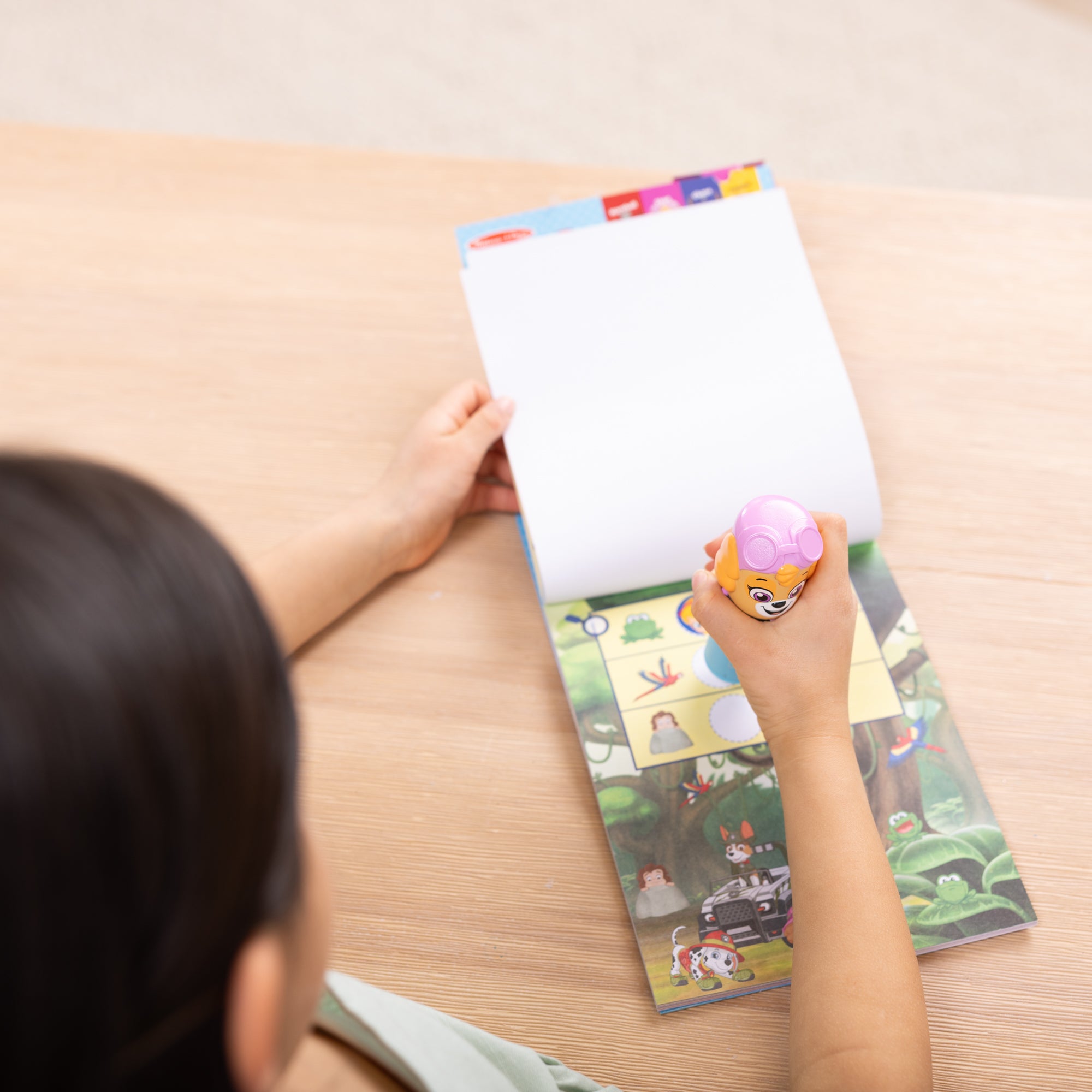 Sticker WOW!™ PAW Patrol Skye Bundle: Activity Pad & Sticker Stamper + Mini Activity Pad and 200 Refill Stickers